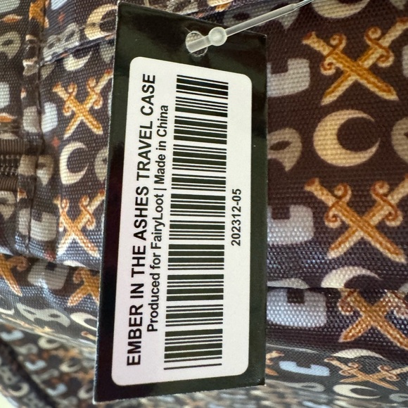 Fairyloot Blackcliff Academy Ember in the Ashes Travel Case NWT - Picture 4 of 6